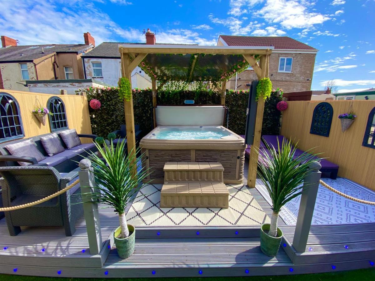 New…The Hottub House Blackpool Pleasure Beach Экстерьер фото