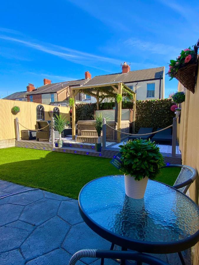 New…The Hottub House Blackpool Pleasure Beach Экстерьер фото