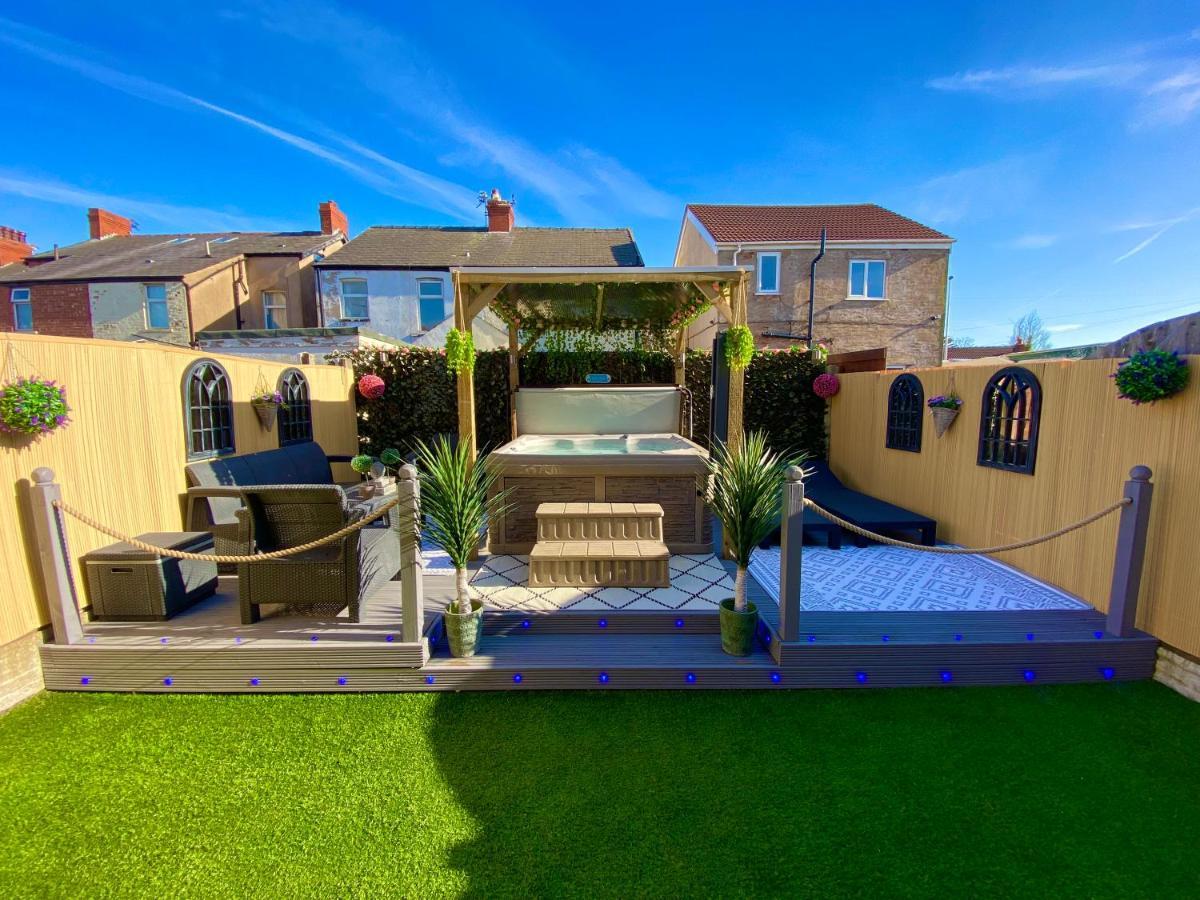 New…The Hottub House Blackpool Pleasure Beach Экстерьер фото
