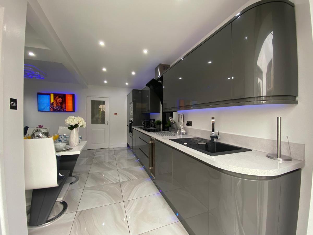 New…The Hottub House Blackpool Pleasure Beach Экстерьер фото