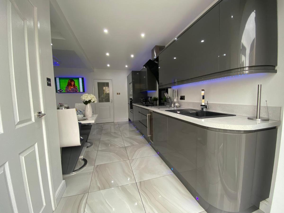 New…The Hottub House Blackpool Pleasure Beach Экстерьер фото